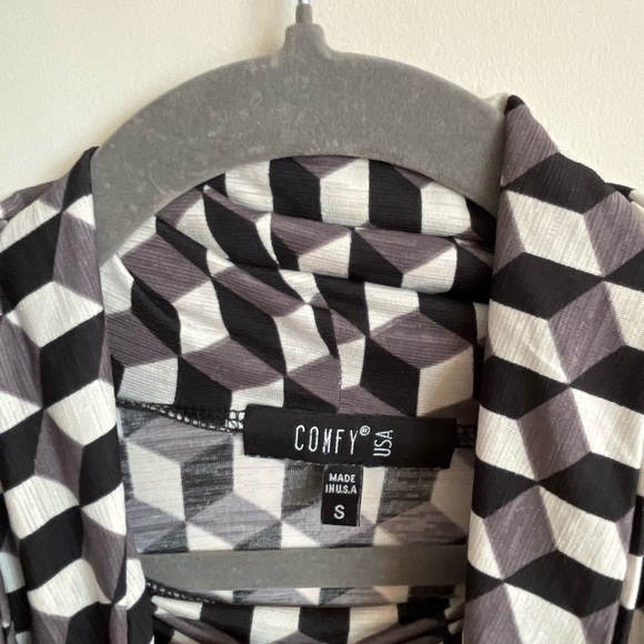 Comfy USA Geometric Cowl neck Large Pocket Top Size S - Picture 6 of 10
